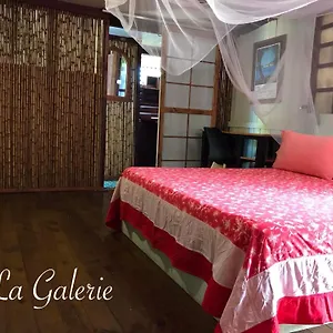 Chalet My Island, Fare